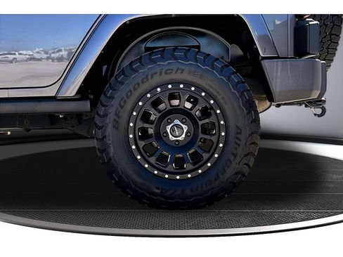 Used 2017 Jeep Wrangler Unlimited Rubicon w/ Connectivity Group AWD/4WD image 38