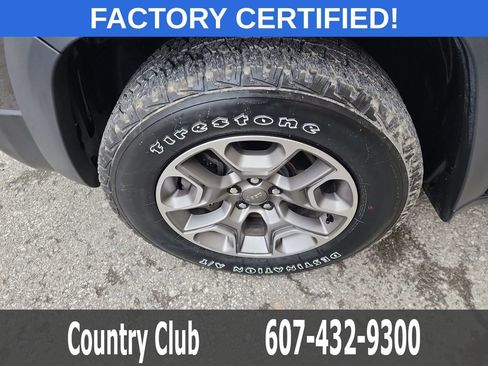 Used 2021 Jeep Cherokee Trailhawk AWD/4WD image 34