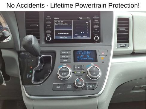 Used 2020 Toyota Sienna L FWD image 18