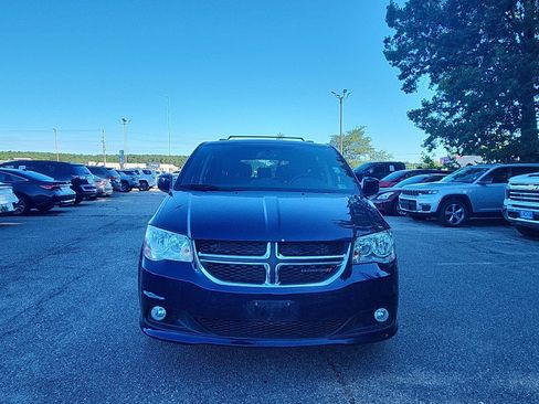Used 2017 Dodge Grand Caravan SXT w/ Driver Convenience Group FWD image 8