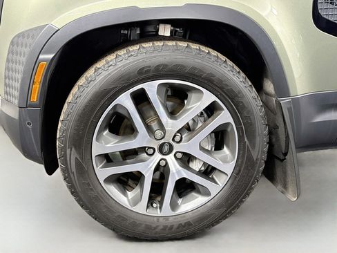 Used 2025 Land Rover Defender 110 S AWD/4WD image 38