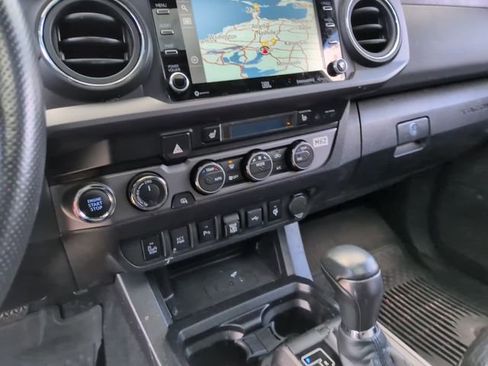 Used 2021 Toyota Tacoma TRD Off-Road w/ TRD Premium Off Road Package AWD/4WD image 19