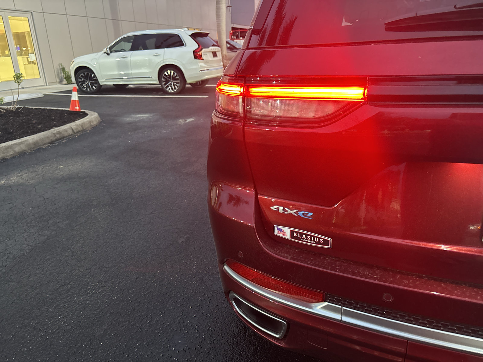 Used 2024 Jeep Grand Cherokee Summit AWD/4WD image 6