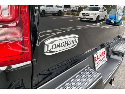 Used 2022 RAM 1500 Limited w/ Body Color Bumper Group AWD/4WD image 8