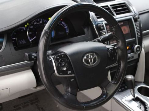 Used 2012 Toyota Camry XLE w/ Leather Pkg image 16