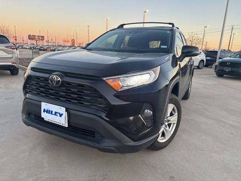 Used 2020 Toyota RAV4 XLE w/ Convenience Package image 1