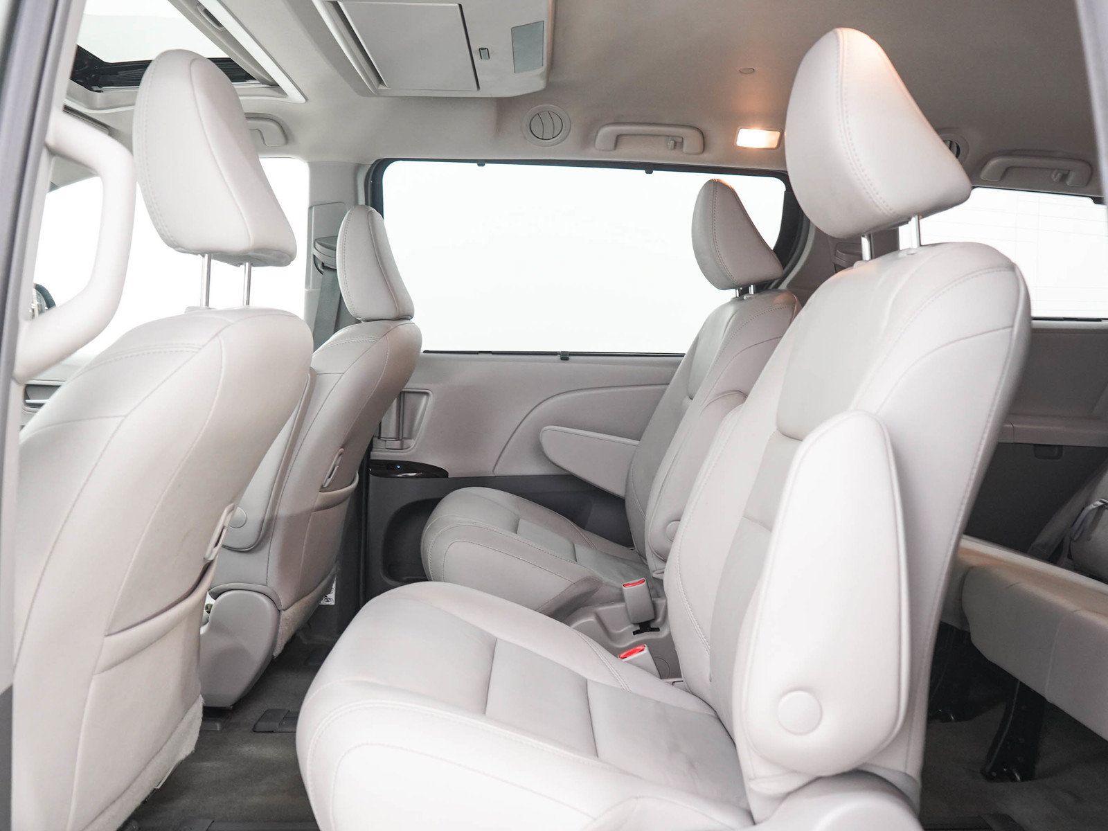 Used 2019 Toyota Sienna XLE Premium w/ Outdoor Package AWD/4WD image 16