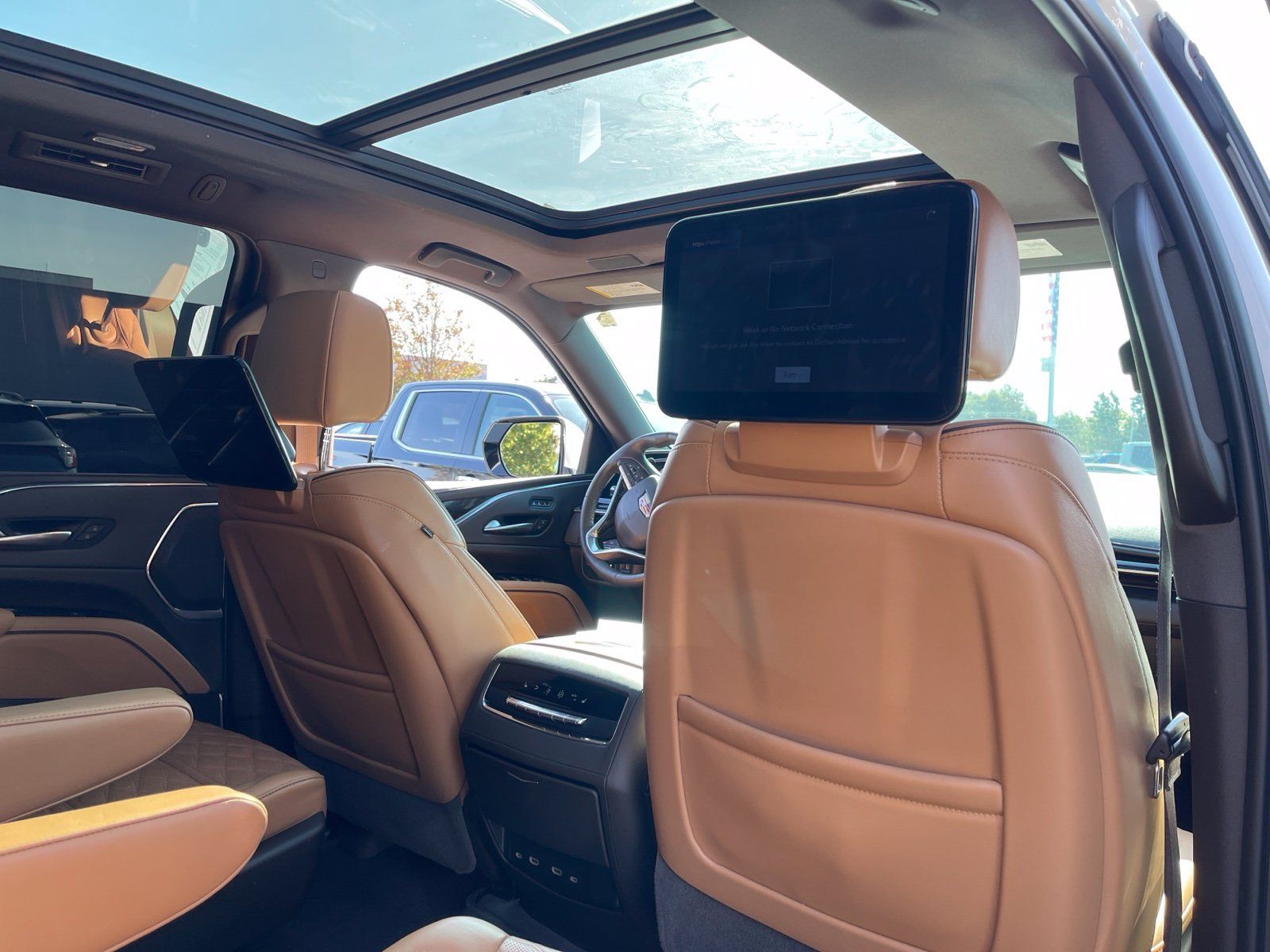 Certified 2023 Cadillac Escalade ESV Sport w/ LPO, ONYX Package AWD/4WD image 4