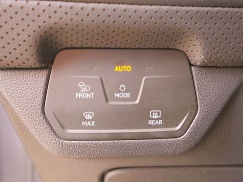 Used 2024 Volkswagen Atlas SE image 38