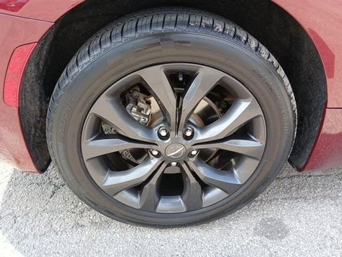 Used 2020 Chrysler Pacifica Touring-L Plus FWD image 12