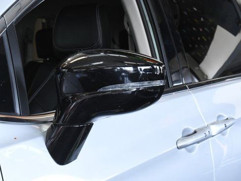 Used 2024 Chrysler Pacifica Touring-L FWD image 6