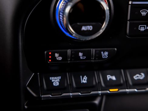 Used 2020 GMC Sierra 3500 Denali w/ Denali Ultimate Package image 17