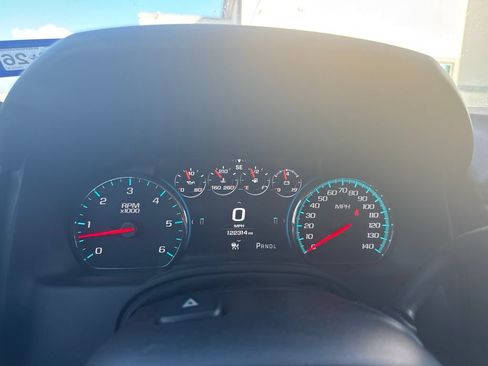 Used 2018 Chevrolet Suburban Premier AWD/4WD image 17