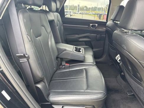 Used 2024 Kia Sorento S image 17