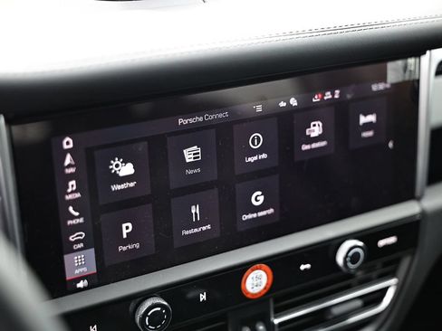 Certified 2026 Porsche Macan AWD/4WD image 36