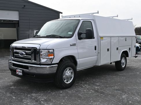 New 2025 Ford E-350 and Econoline 350 Super Duty w/ Power Equipment Group image 8