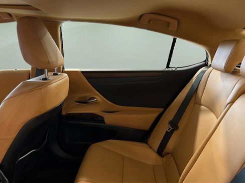 Certified 2024 Lexus ES 350 w/ Premium Package image 17