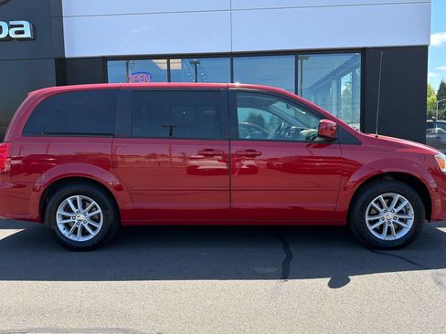 Used 2013 Dodge Grand Caravan SXT FWD image 3