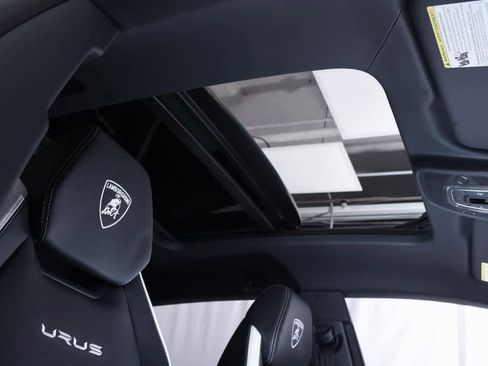 Used 2024 Lamborghini Urus Performante image 9
