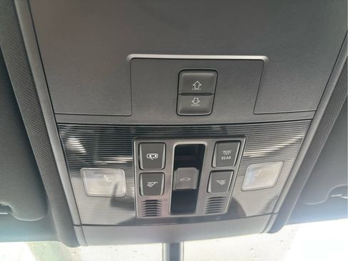 Used 2020 Volkswagen Atlas Cross Sport SE w/ Panoramic Sunroof Package FWD image 12