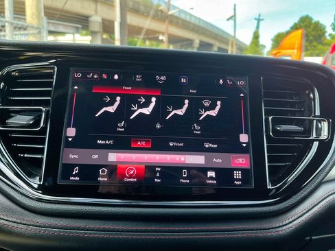 Used 2022 Dodge Durango R/T w/ Blacktop Package AWD/4WD image 29
