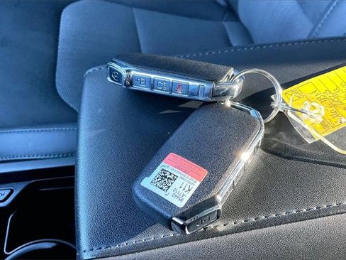 Used 2023 Kia Niro EX Touring image 10