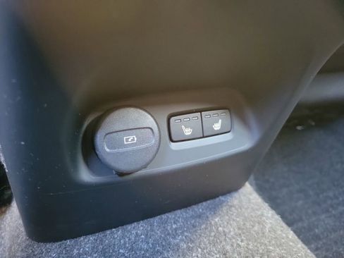 Used 2021 Volvo XC40 T5 R-Design w/ Advanced Package image 11