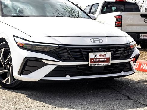 Used 2024 Hyundai Elantra Limited image 3