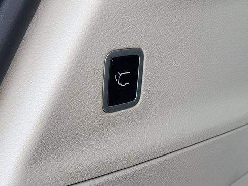 Used 2024 Chrysler Pacifica Touring-L FWD image 30