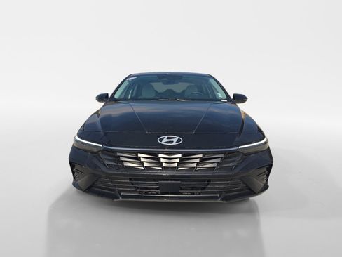 New 2025 Hyundai Elantra Limited image 8