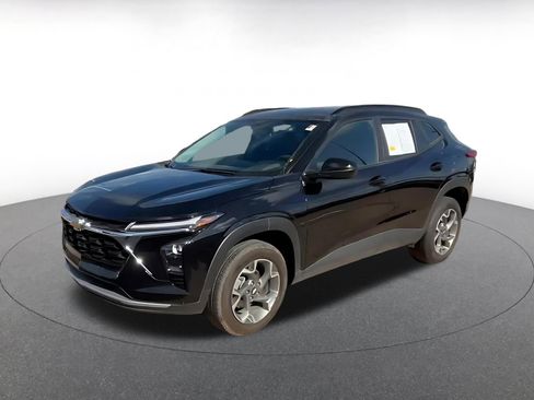 Used 2025 Chevrolet Trax LT image 8