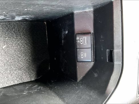 Used 2023 Toyota Camry SE w/ Cold Weather Package FWD image 32