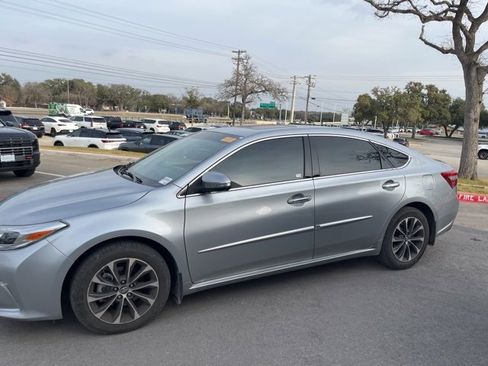 Used 2016 Toyota Avalon XLE Premium image 4