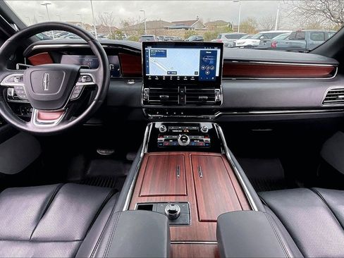 Used 2023 Lincoln Navigator Reserve image 14