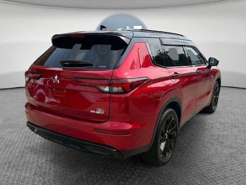 Used 2025 Mitsubishi Outlander 4WD Plug-In Hybrid image 3