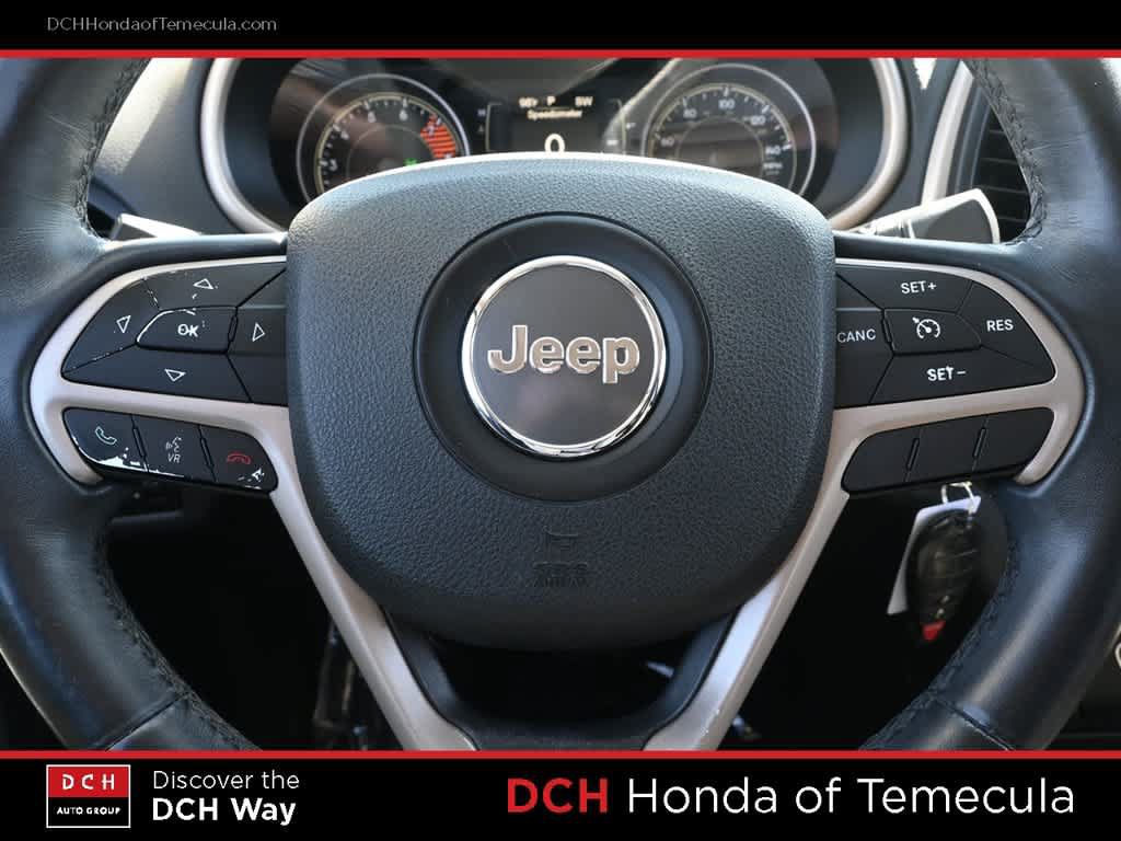 Used 2017 Jeep Cherokee Latitude w/ Safety/Convenience Group FWD image 9