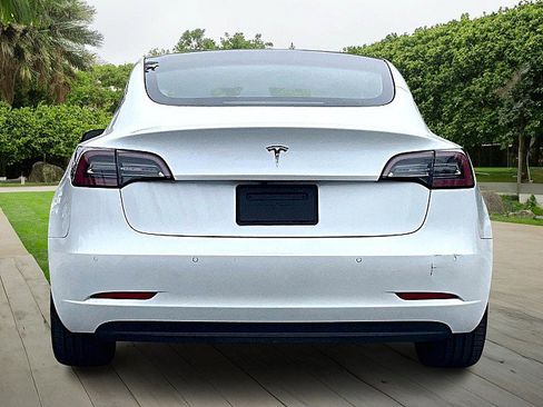 Used 2021 Tesla Model 3 Standard Range Plus image 4