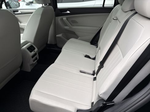 Used 2023 Volkswagen Tiguan SE R-Line image 24