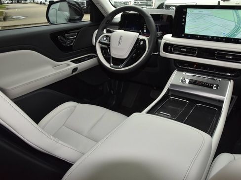 New 2026 Lincoln Aviator 2WD image 16