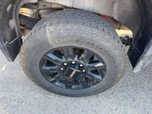 Used 2025 GMC Sierra 2500 AT4 AWD/4WD image 5