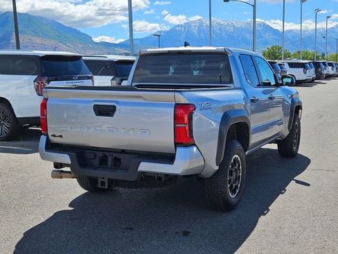 Used 2026 Toyota Tacoma TRD Off-Road AWD/4WD image 3
