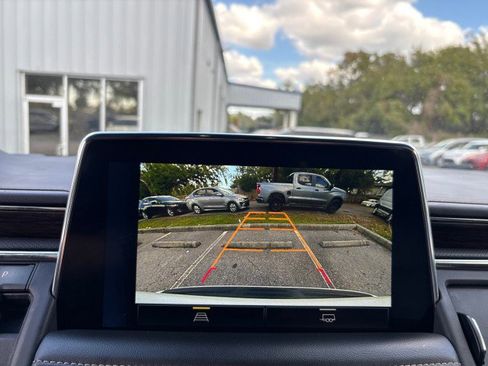 Used 2023 Chevrolet Suburban Premier image 23