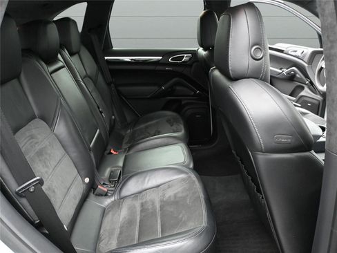 Used 2014 Porsche Cayenne GTS image 29