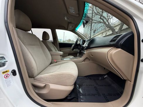 Used 2011 Toyota Highlander 2WD w/ Tech Pkg image 40