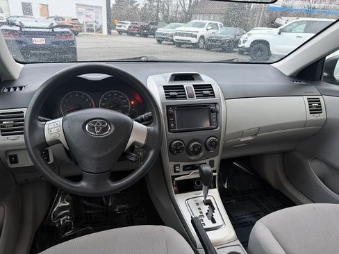 Used 2013 Toyota Corolla image 46