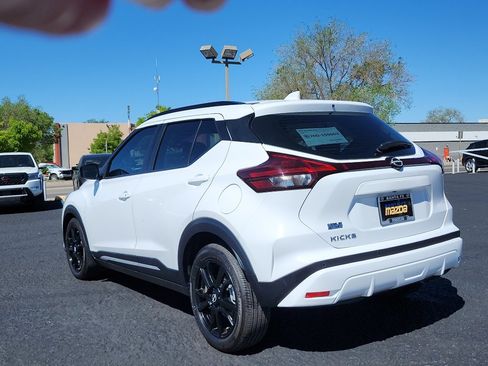 Used 2024 Nissan Kicks SR w/ SR Premium Package FWD image 8