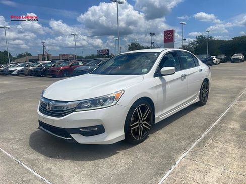 Used 2017 Honda Accord Sport image 3