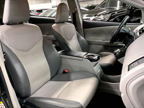 Used 2015 Toyota Prius V Four image 7