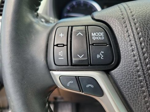 Used 2019 Toyota Highlander XLE FWD image 31