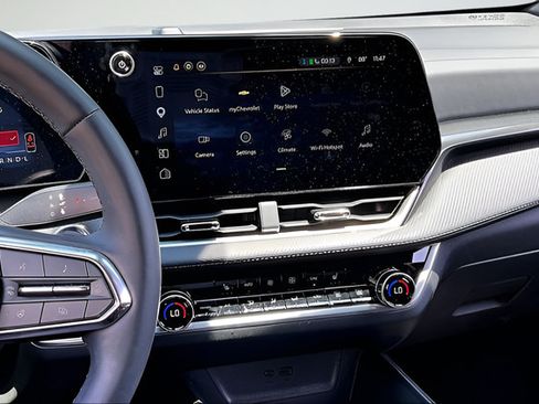 Used 2026 Chevrolet Equinox LT w/ Convenience Package II FWD image 9